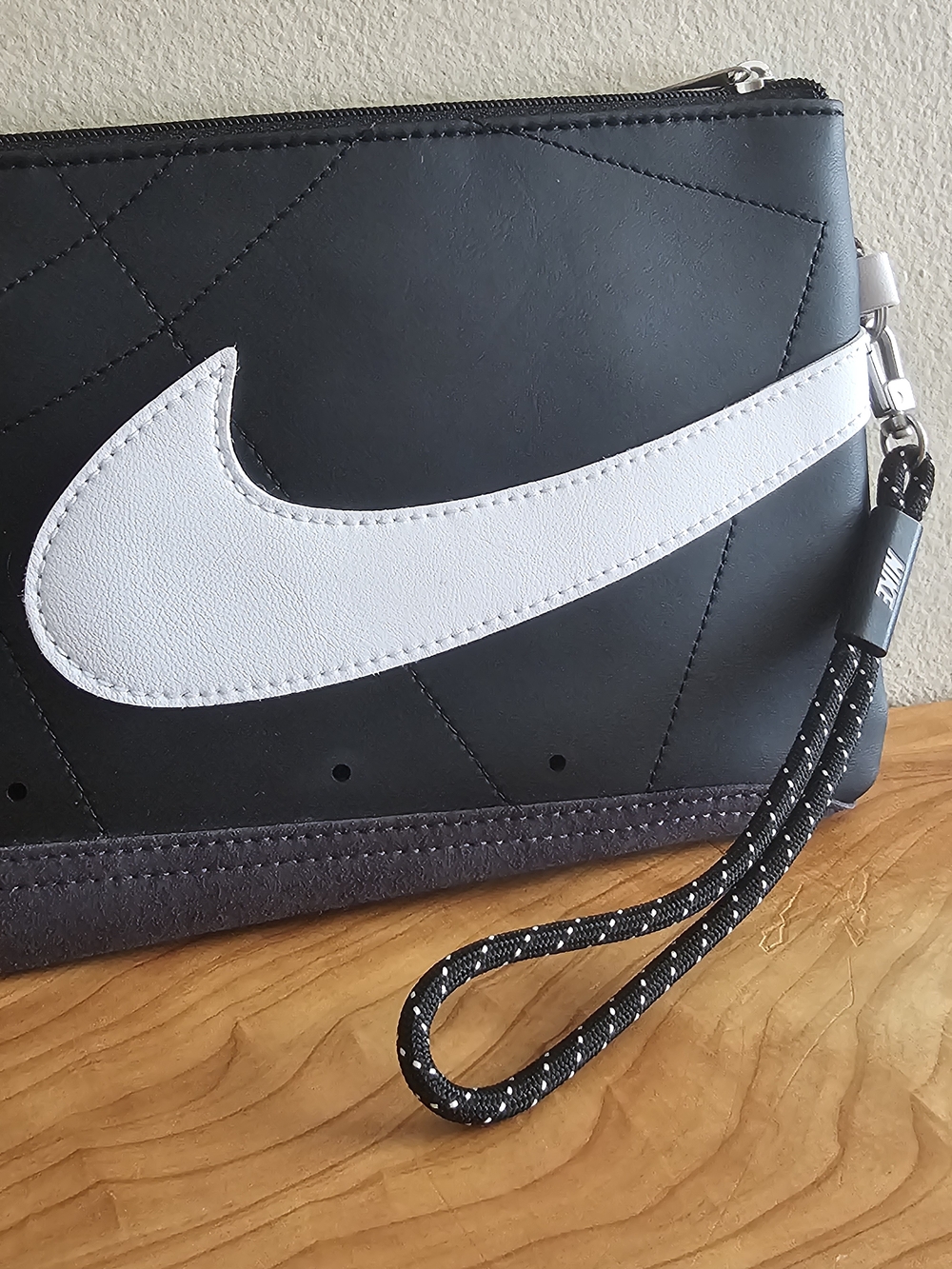 Nike Black White Blazer Swoosh Wristlet Clutch - Picture 3 of 6